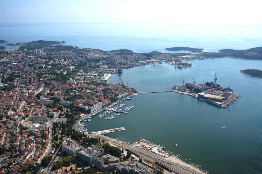 Amfora Deluxe Studio Pula Buitenkant foto