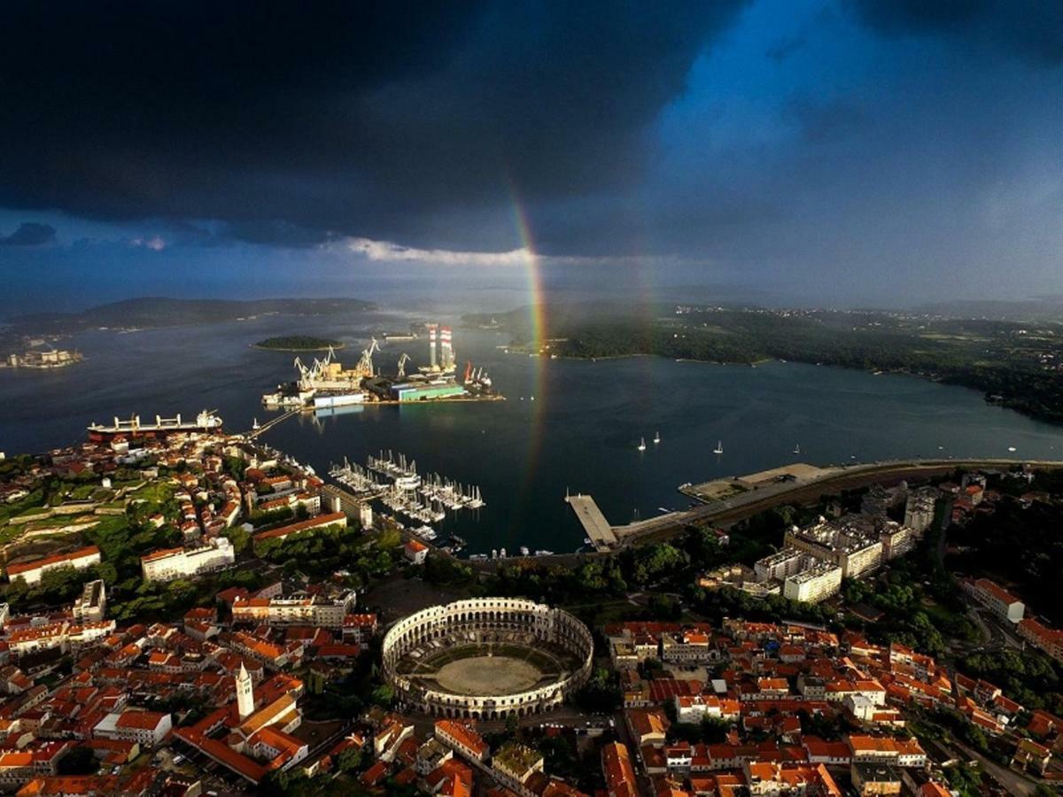 Amfora Deluxe Studio Pula Buitenkant foto