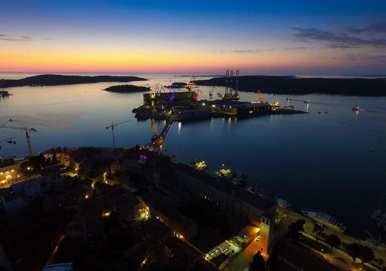 Amfora Deluxe Studio Pula Buitenkant foto