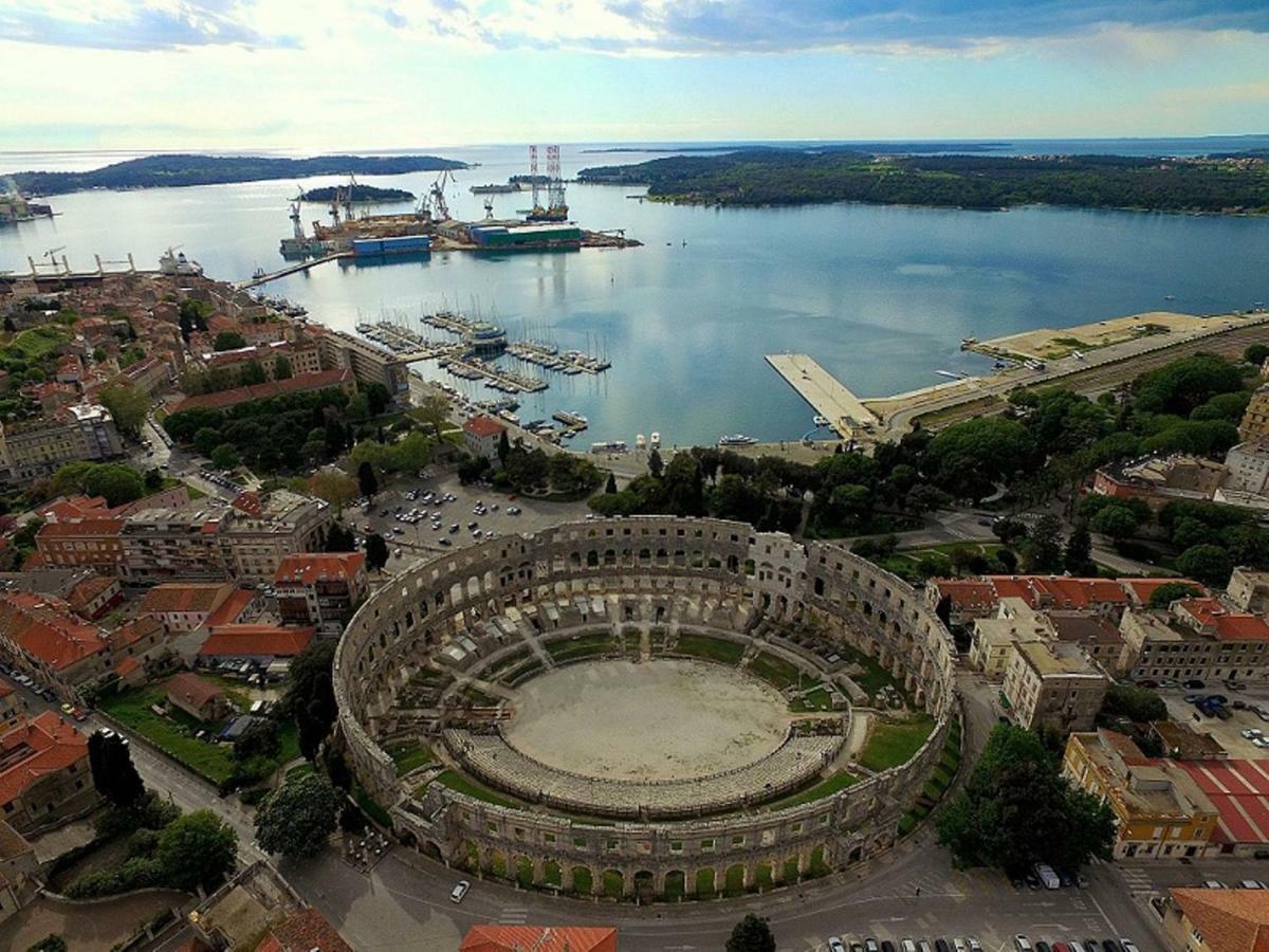 Amfora Deluxe Studio Pula Buitenkant foto